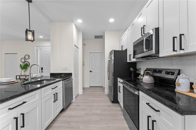 Building Photo - 2503 Dumont Ln