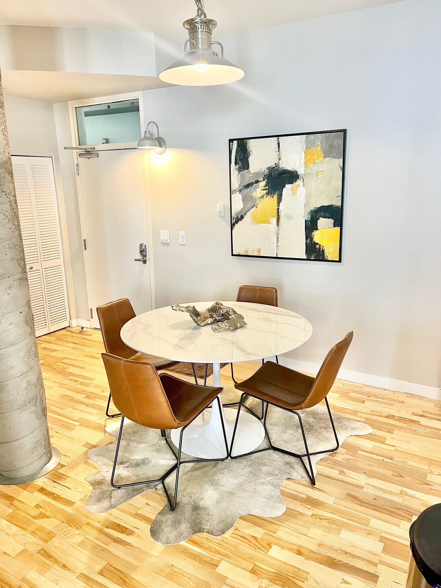 Building Photo - 2422 Tremont Pl