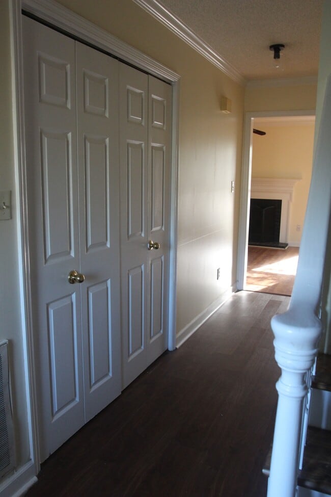 Building Photo - 2516 Elton St