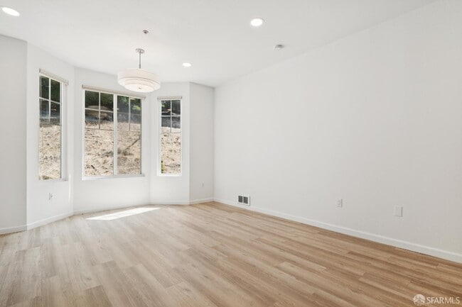 Building Photo - 200 Caldecott Ln
