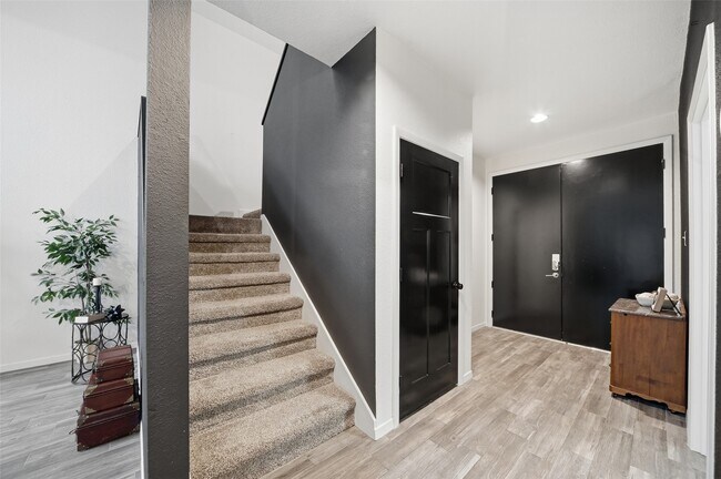 Building Photo - 3226 Poe Dr