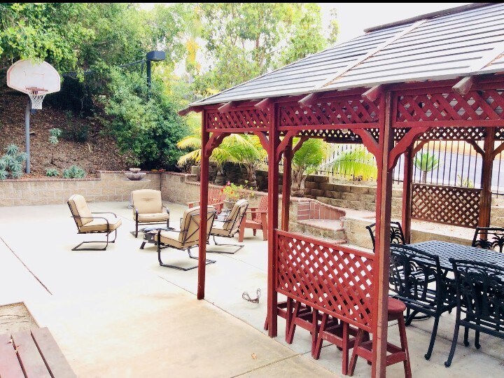 Gazebo and 1/2 basketball court - 601 Aliento Ct