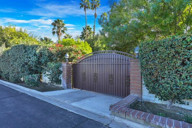 Building Photo - 261 Cordoba Way