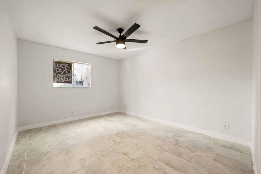 Building Photo - 2600 Penny Ln