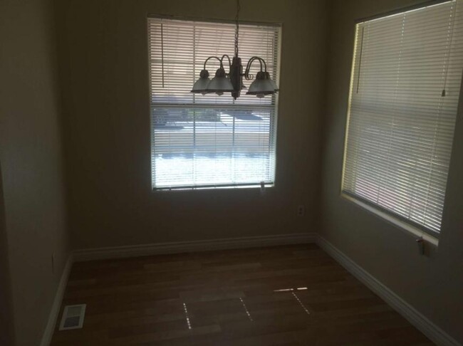 Building Photo - 2 bedroom in PHOENIX AZ 85041