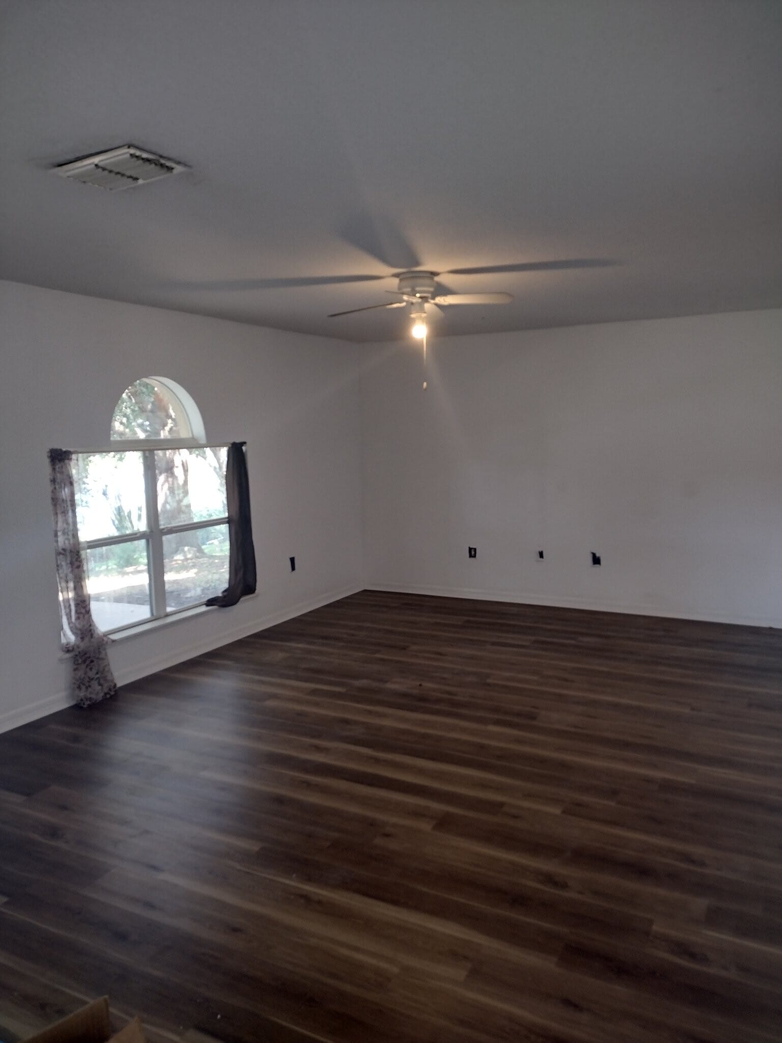 Building Photo - 334 Lake Shepard Dr