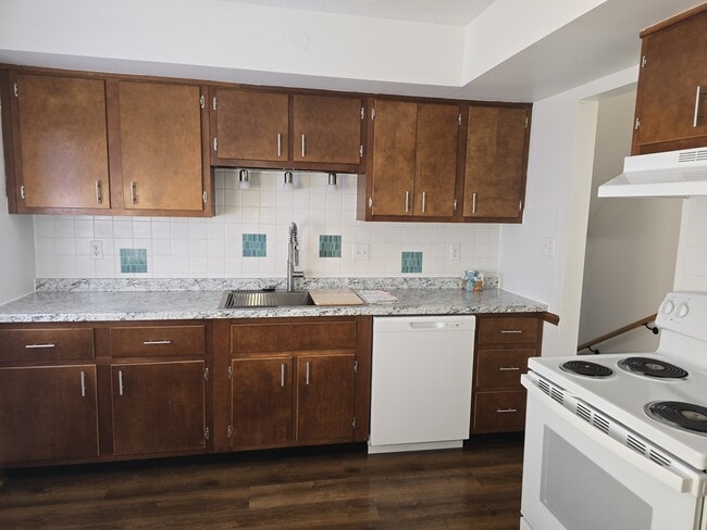 Building Photo - 193 S Quentin Rd