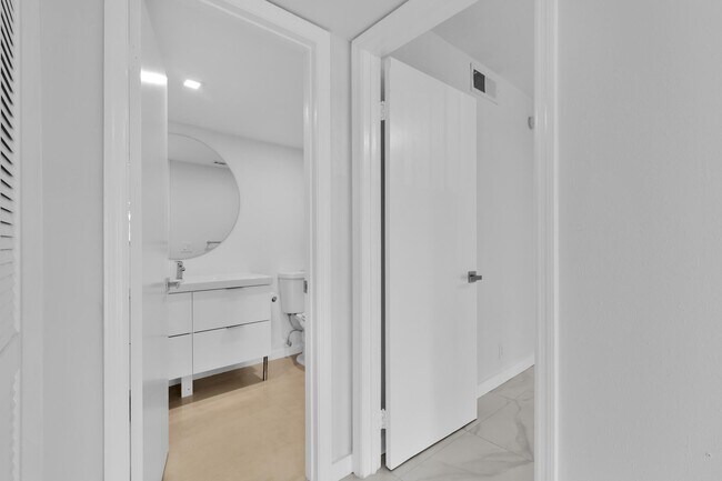 Building Photo - 4005 W McNab Rd