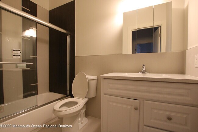 Building Photo - 1003 Bond St