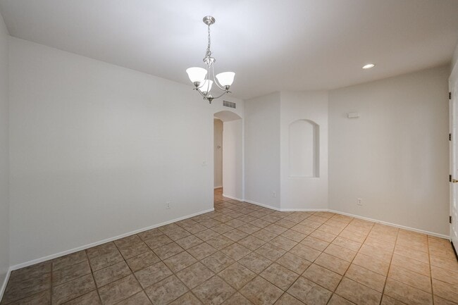 Building Photo - Charming 4 Bed 2 bath 2 Car Garage Home in...