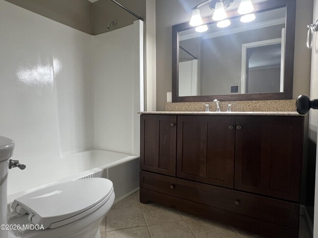 Building Photo - 1943 Northbrook Ave