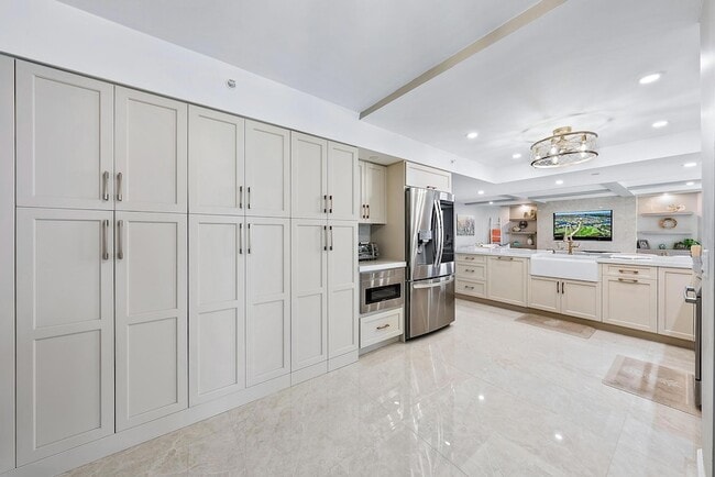 Building Photo - 176 Helios Dr