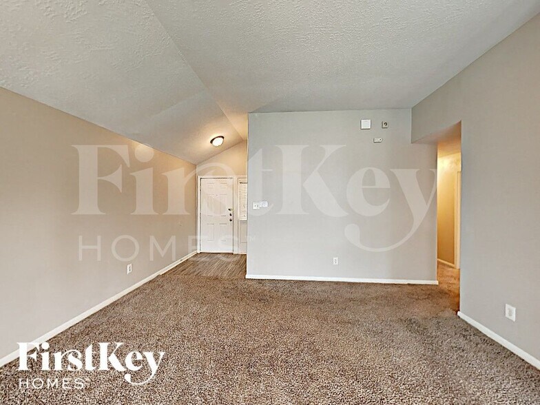 Building Photo - 19707 Cozy Cabbin Dr