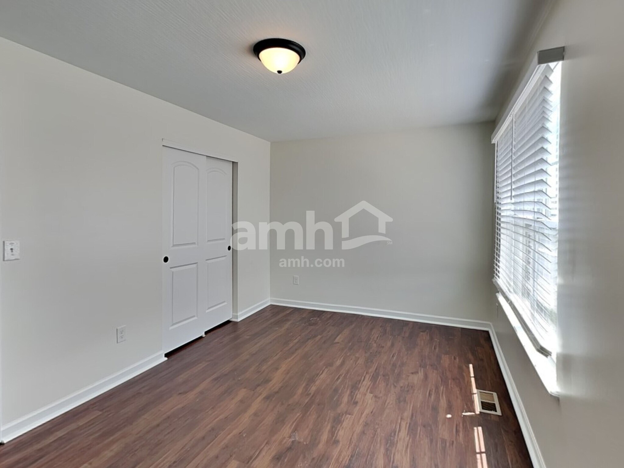 Building Photo - 206 Honey Locust Ln