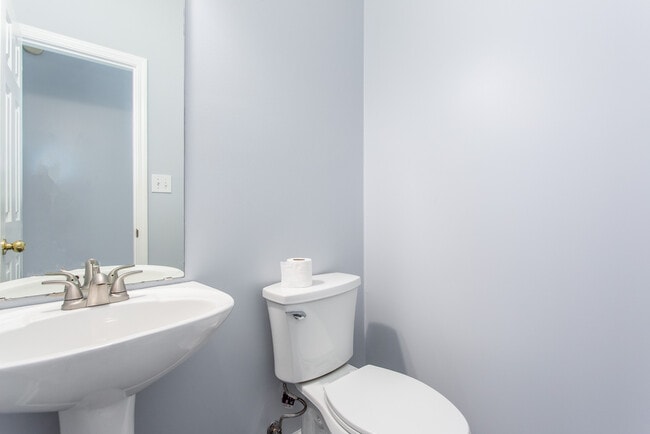 Building Photo - 7220 Oakley Ct