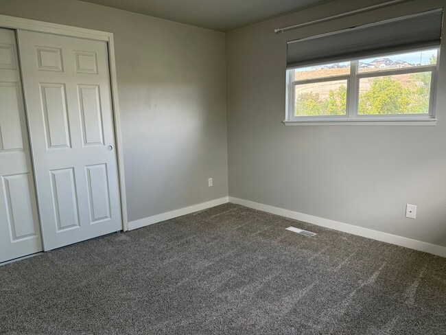 Building Photo - Spacious 3 Bedroom Home with Large Yard & 2-Car Garage