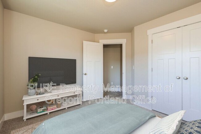 Building Photo - 504 NE Trillium Dr