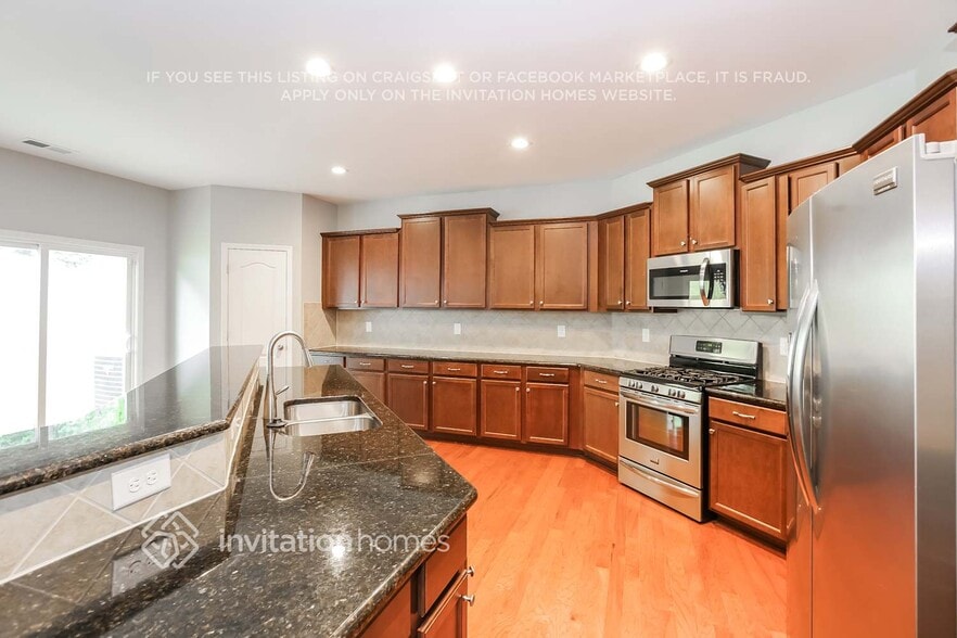 Building Photo - 10695 Sapphire Trail