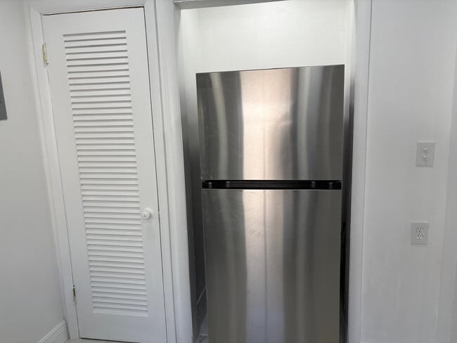 Building Photo - 230 SW 11th St