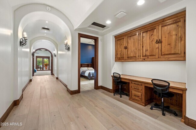 Building Photo - 8515 E Sutton Dr