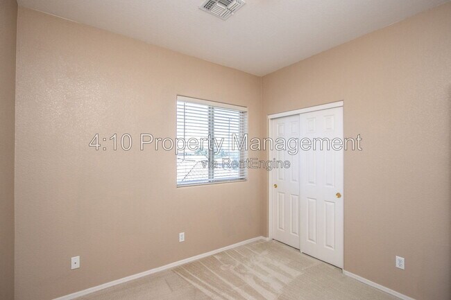 Building Photo - 951 E Bellerive Pl