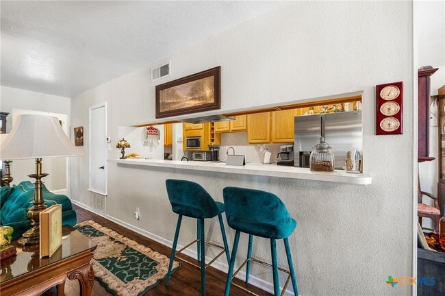 Building Photo - 619 Strings Dr