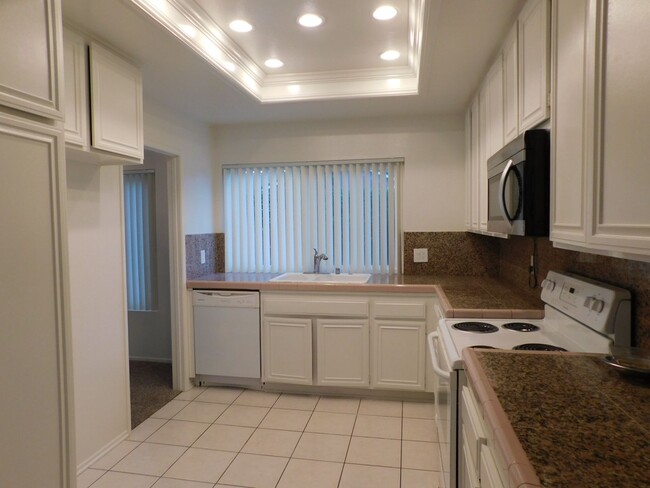 Building Photo - Spacious One Story 3-bedroom, 2-bathroom H...