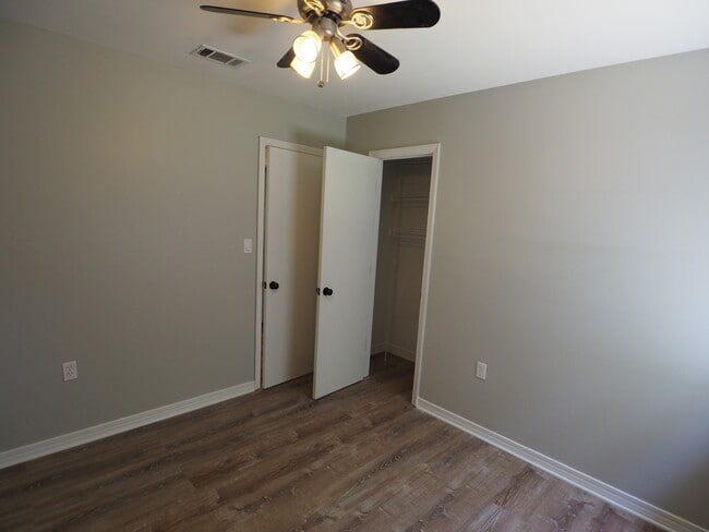 Building Photo - Four Bedroom House in Foley!