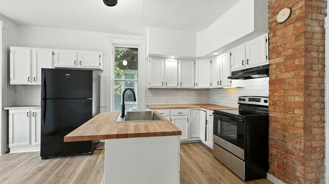 Building Photo - 3 bedroom home!