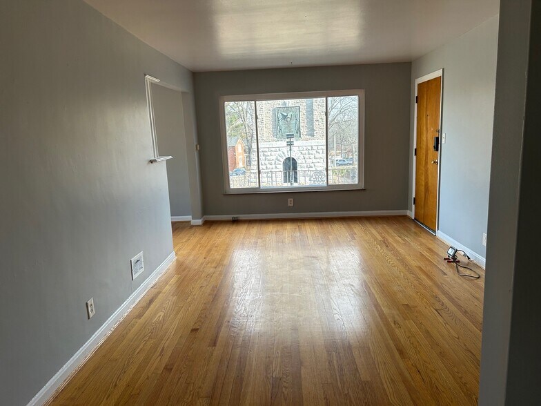 Building Photo - 835 S Fort Thomas Ave