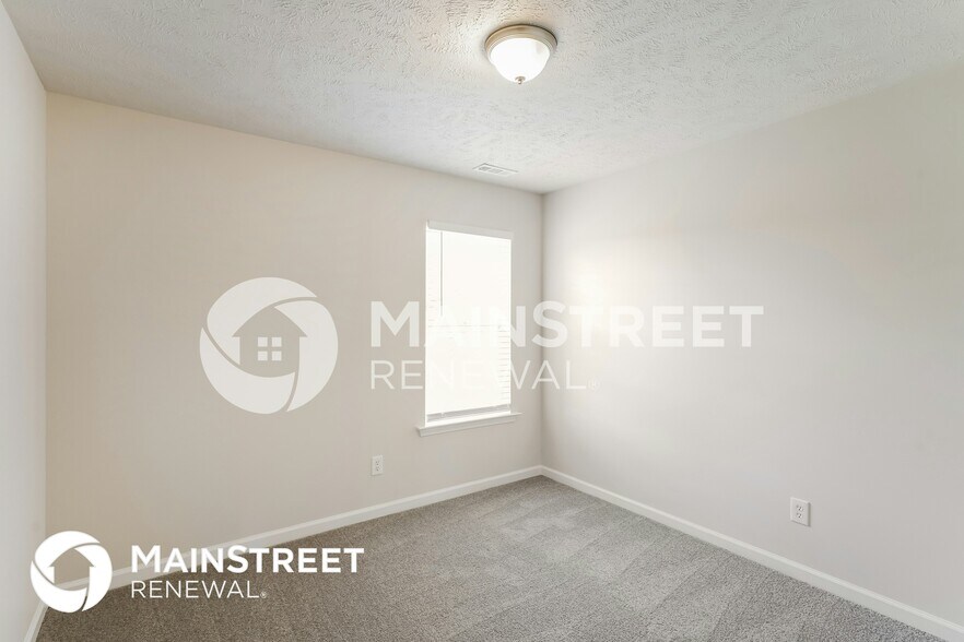 Building Photo - 2823 Ridgewood Dr