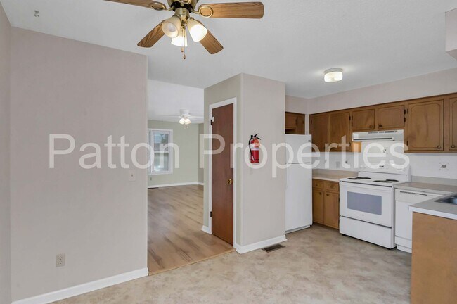 Building Photo - 104-106 Cherry Hall Drive - Outside CoC - TMS#004330-02-018