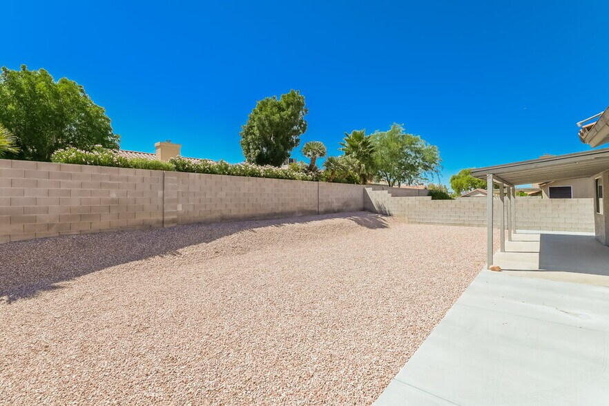 Building Photo - 909 Dodge St