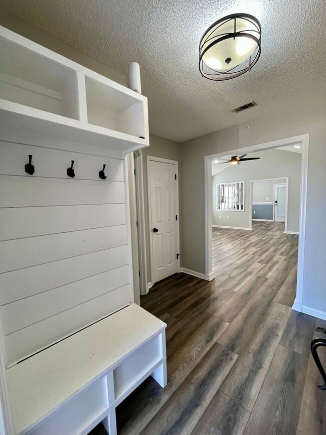 Building Photo - 4133 Hamilton Cir