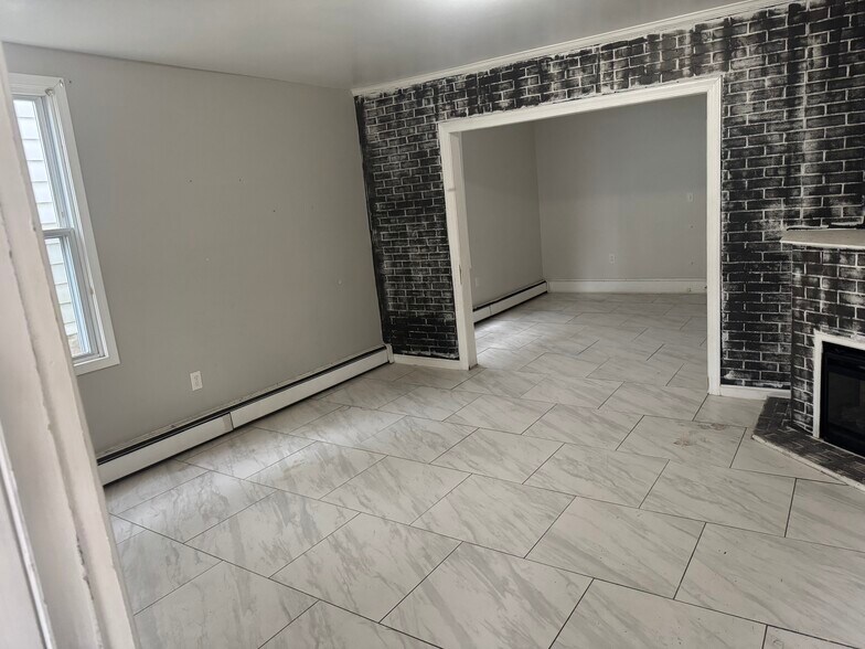 Building Photo - 1048 Birkbeck St