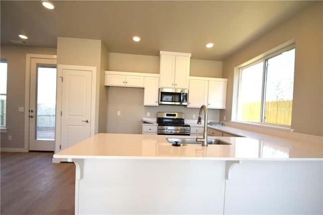 Building Photo - 1804 SW Casuarina Dr