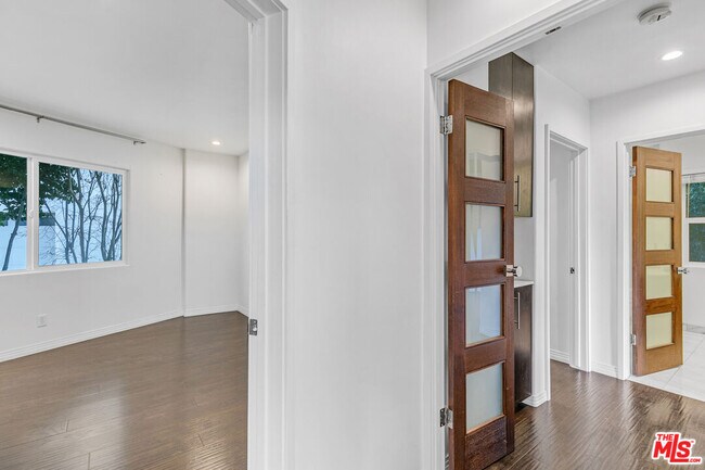 Building Photo - 3476 Troy Dr