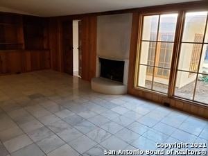 Building Photo - 118 E Elmview Pl
