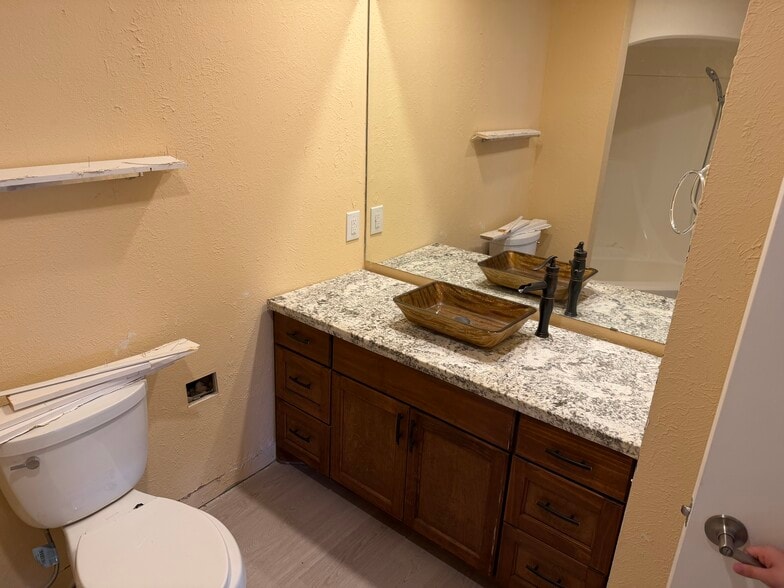 Building Photo - 5001 Lamonte Ln