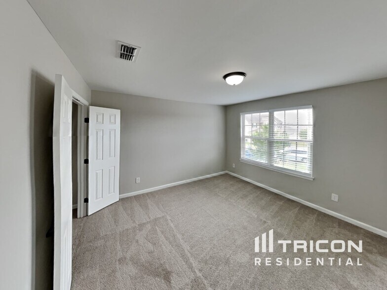 Building Photo - 1092 Campbell Ave