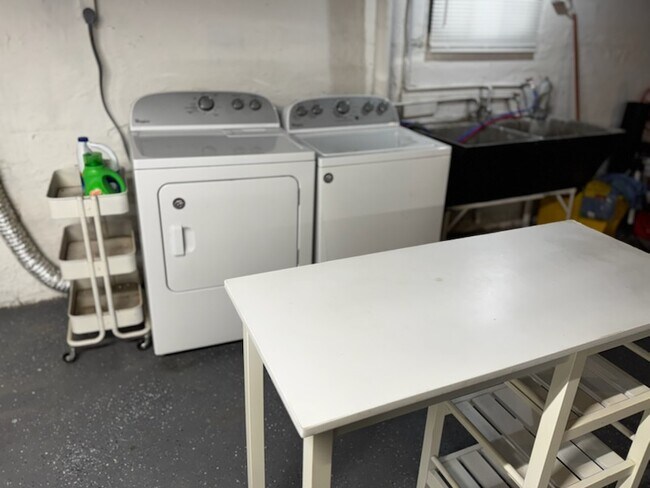 Building Photo - 517 Camden Ave