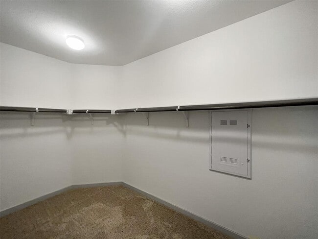 Building Photo - 4609 Tully Dr