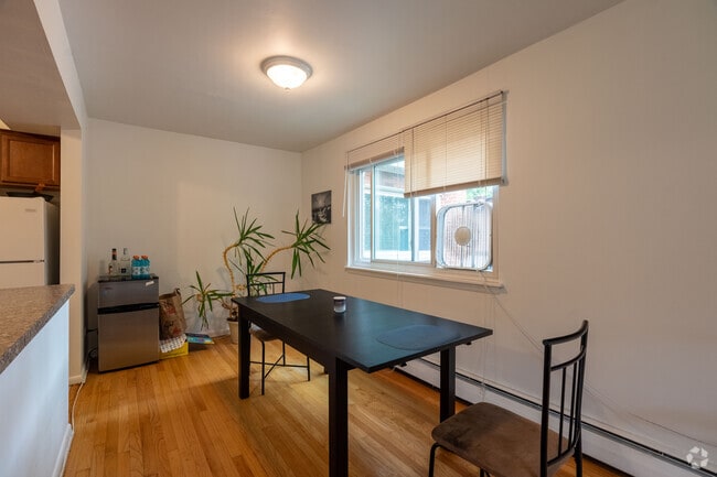 Interior Photo - 717 Emerson St.
