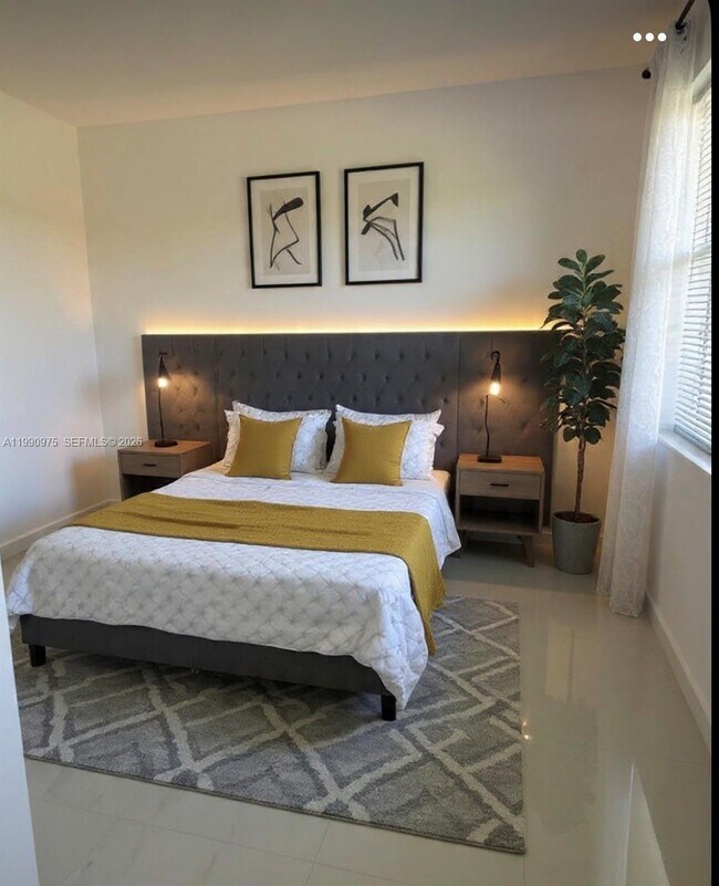 Building Photo - 2100 N 14th Ave