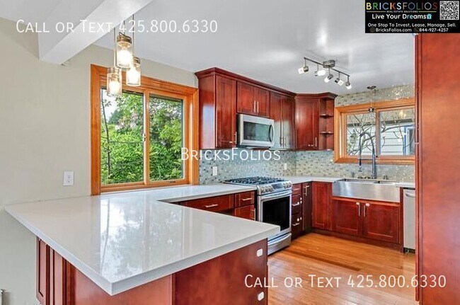 Building Photo - 11539 Corliss Ave N