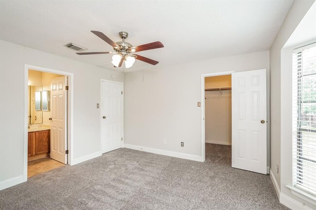 Building Photo - 17263 Saturn Ln