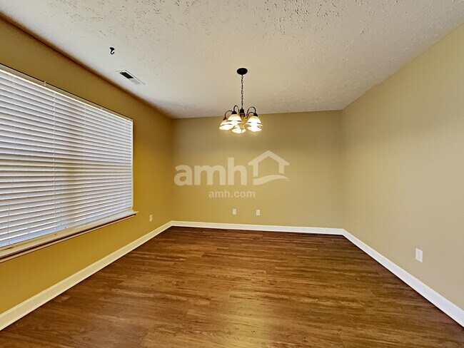 Building Photo - 156 Sundance Way