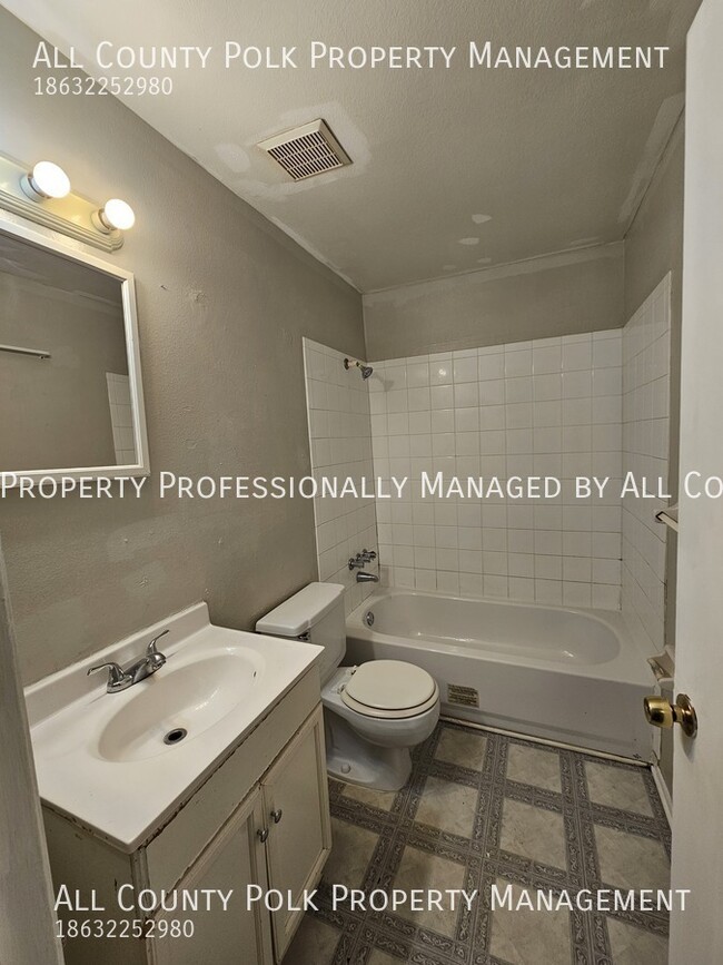 Building Photo - 1122 Mercury Dr W