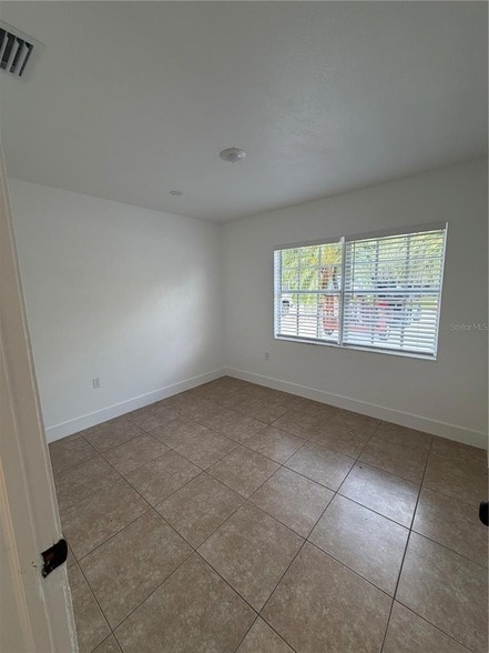 Building Photo - 1702 W Dempsey Ave