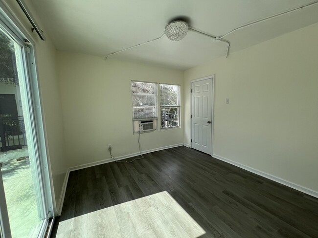 Building Photo - 1709 Mercer Ave